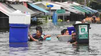Behörden warnten wohl zu spät: Heftige Überschwemmung in Bangkok - Tausende Menschen betroffen