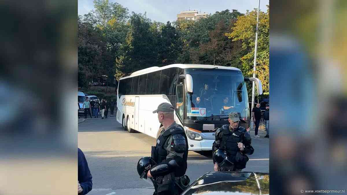 Oranje arriveert bij zwaar beveiligd Rajko Mitic Stadion voor duel met Servië