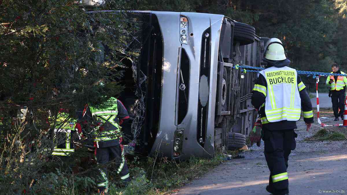 Wohl unterwegs zum Oktoberfest: Polizei ermittelt nach tödlichem Busunglück in Bayern gegen Fahrer