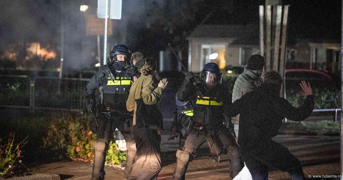 Voetbaljeugd, ‘beroepsdemonstranten’ en vrouwen in lange rokken: dit zit achter de azc-rellen in Betuwse kerkdorpen