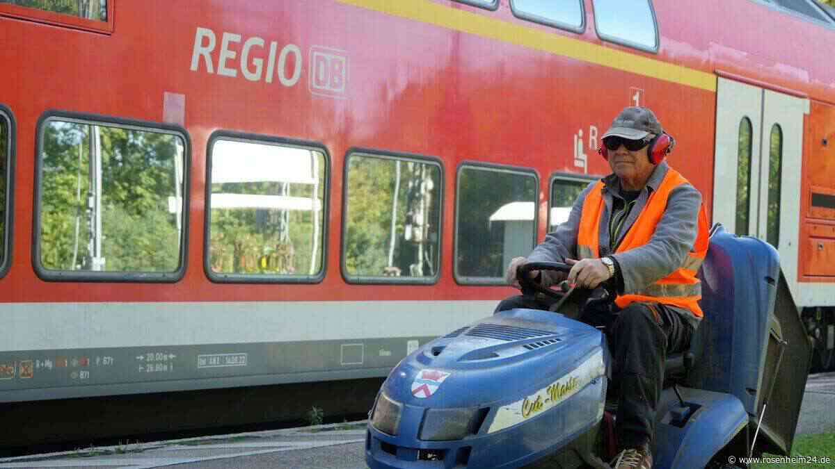 „Idyllisch?“: Rentner Karl (70) pflegt Bahnhof in Oberbayern seit rund 30 Jahren