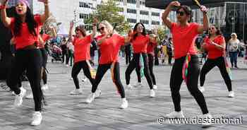 Van koren tot acrobaten: zo zag het Uitfestival in Almere eruit