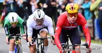 LIVE WK wielrennen | Frankrijk maakt koers hard, Van der Poel houdt zich koest in peloton, verrassende naam gelost
