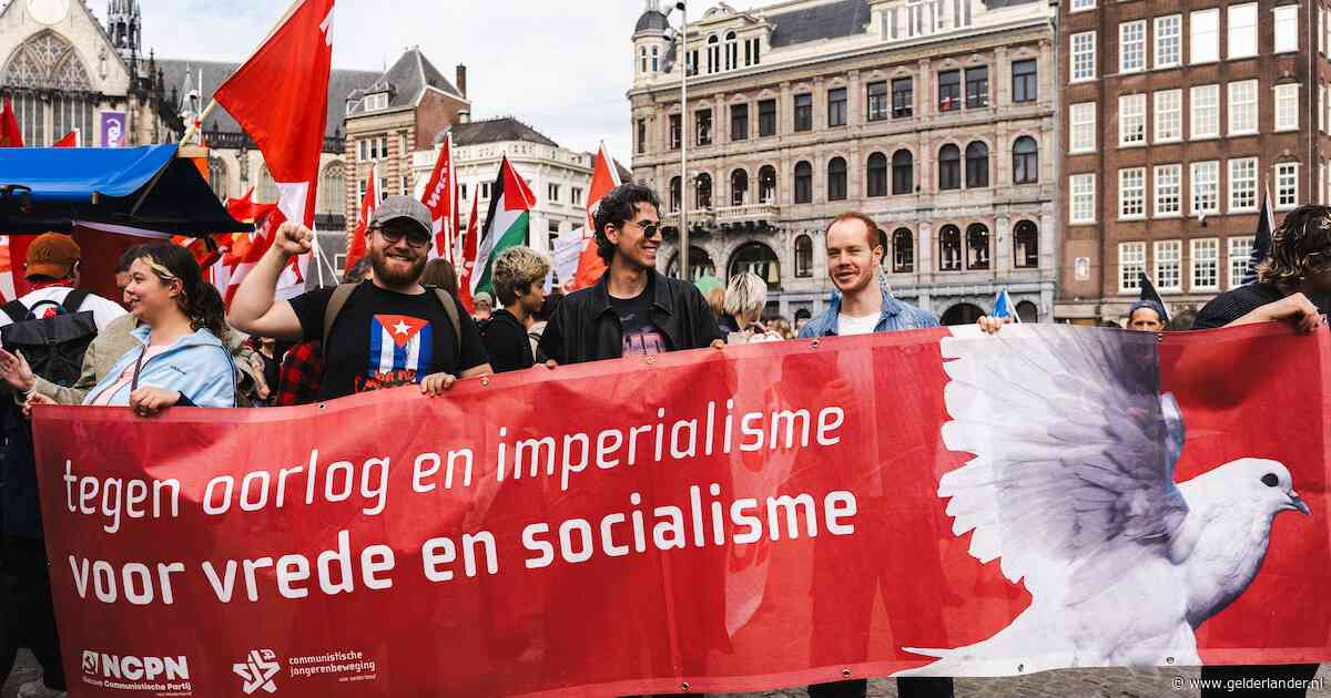 Duizenden mensen op de Dam bij protestactie ‘Stop de Oorlogskoorts’
