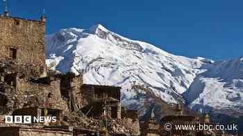 Ten climbers missing after avalanche hits Himalayan base camp