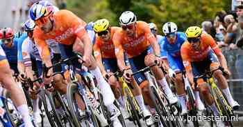 LIVE WK wielrennen | Mathieu van der Poel toont zich voor het eerst op zwaar parkoers, Tim van Dijke onderuit