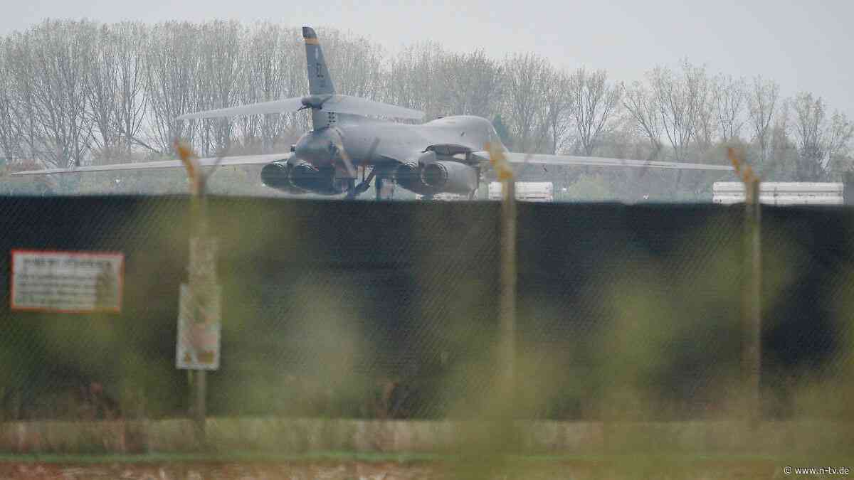 US-Bomber in England: Trump: Verdächtige wollten an Militärbasis "großen Schaden" anrichten