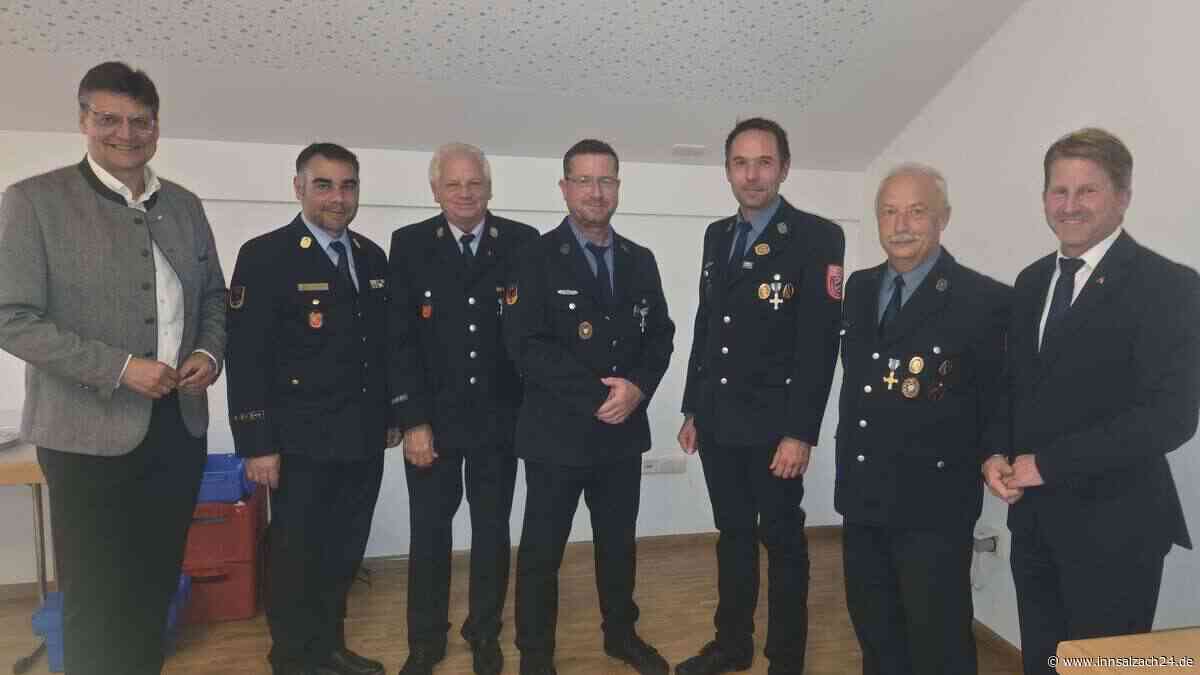 Generationenwechsel vollzogen: Franz Reichl ist neuer Kommandant der Feuerwehr Salmanskirchen