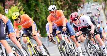 LIVE WK wielrennen | Van der Poel en Van Aert krijgen gezelschap van Roglic in vermakelijke wegrit, Fransen hebben slag gemist