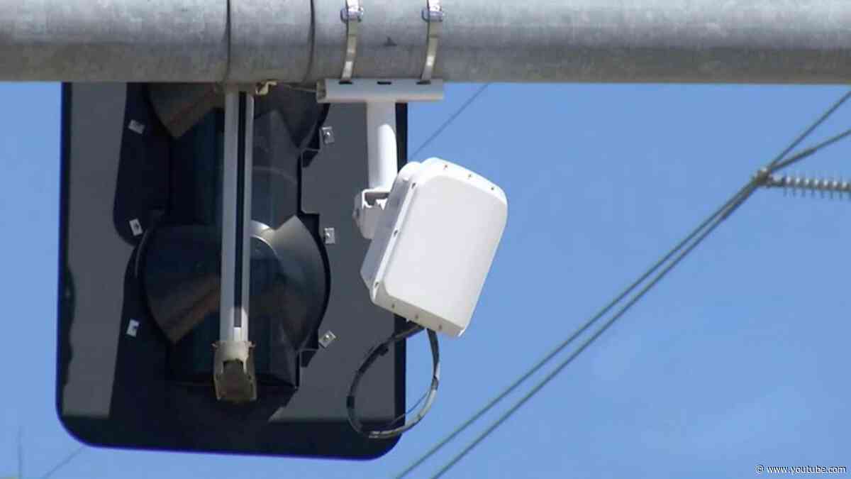 Ever Noticed Those White Squares On Top Of Traffic Lights? Here's What They're For
