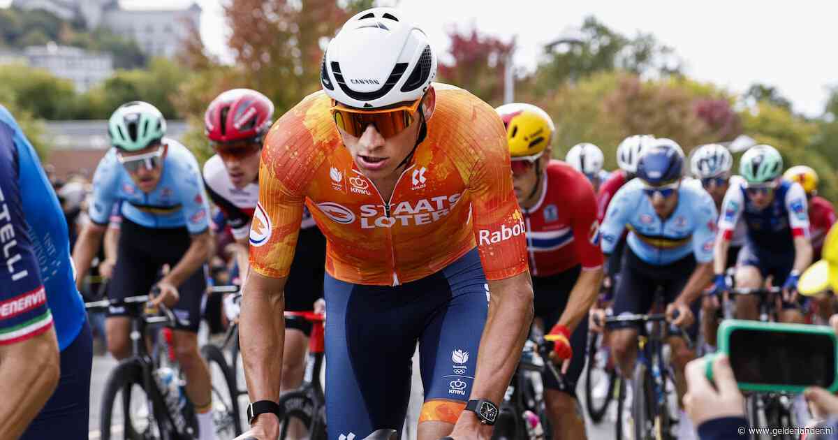 LIVE WK wielrennen | Mathieu van der Poel maakt indruk en rijdt samen met twee anderen weg bij favorieten