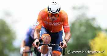 LIVE WK wielrennen | Mathieu van der Poel maakt indruk en rijdt samen met twee anderen weg bij favorieten