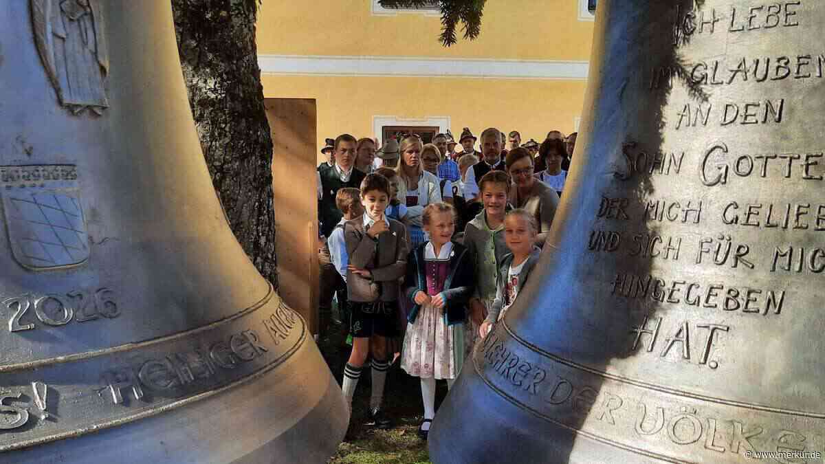 Gut fünf Tonnen Gesamtgewicht: Kardinal Marx weiht neue Bronzeglocken für Kirche in Oberbayern