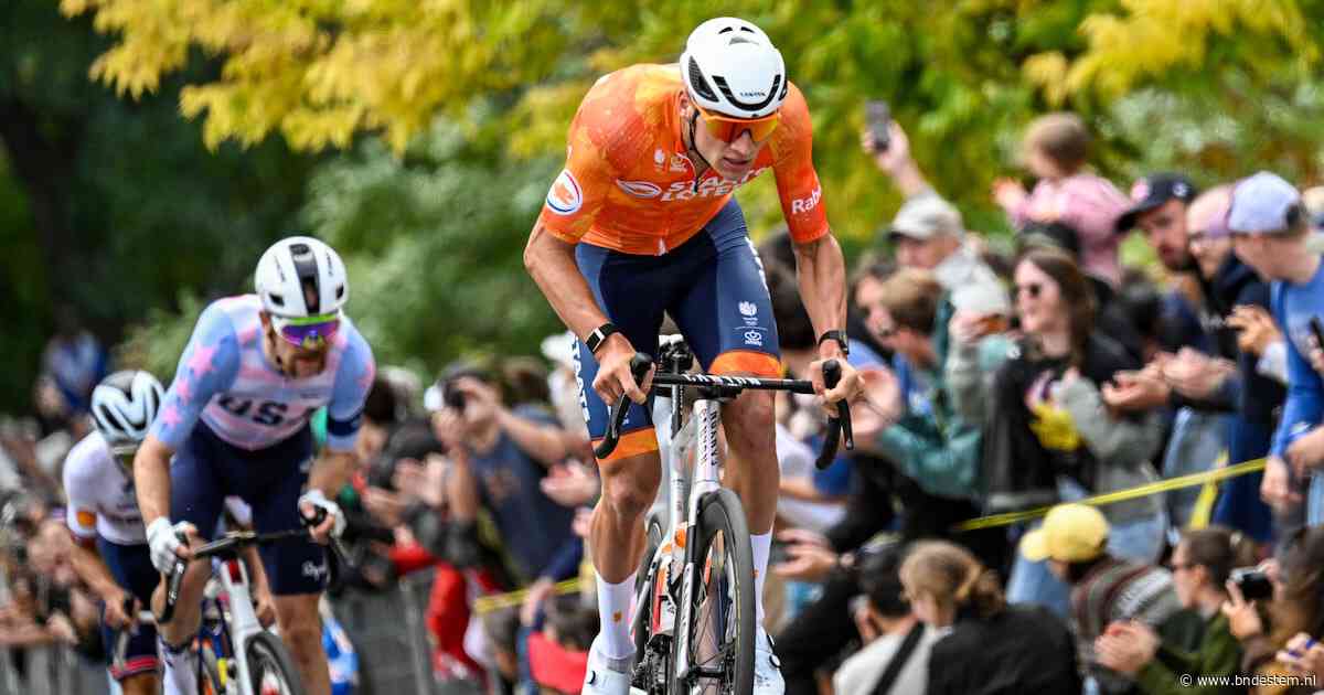 LIVE WK wielrennen | Van der Poel valt nogmaals aan en heeft alleen Roglic en Simmons bij zich, Belgen in problemen