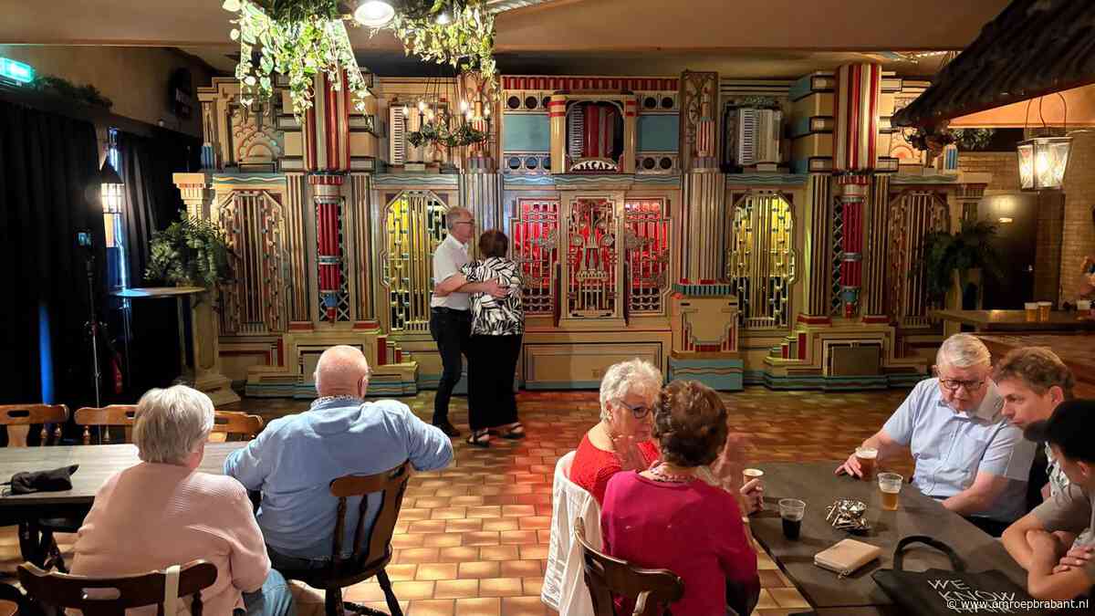 Bijna uitgestorven dansorgel voor even weer terug in het café: 'Geweldig'