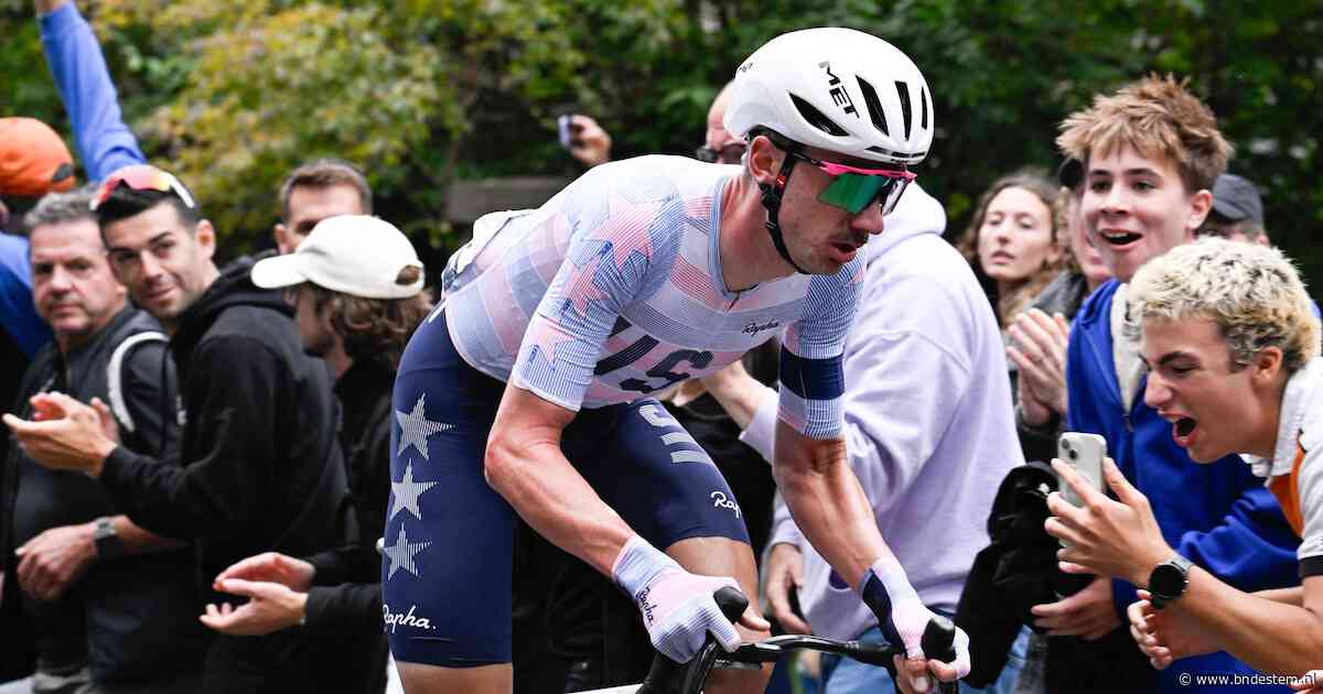 LIVE WK wielrennen | Amerikaan solo vooruit, Van der Poel haakt af in achtervolgende groep