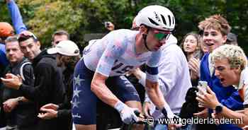 LIVE WK wielrennen | Amerikaan solo vooruit in jacht op regenboogtrui, Mathieu van der Poel haakt af bij achtervolgers