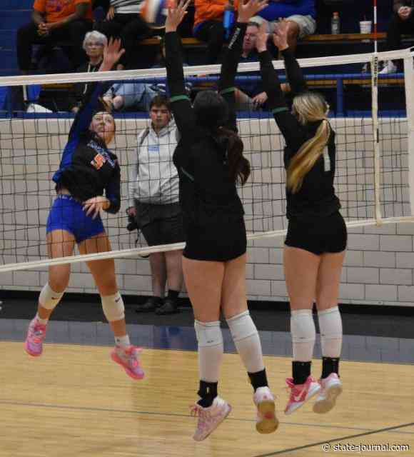 Western Hills’ volleyball team defeats Frankfort 3-0