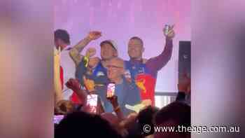 Chris Fagan sings We Are The Champions