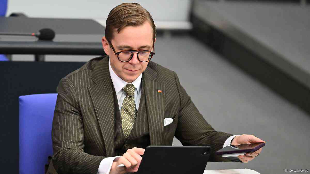 "Spätrömische Dekadenz": CDU-Politiker Amthor löst mit Strandkorb im Kanzleramt Empörung aus