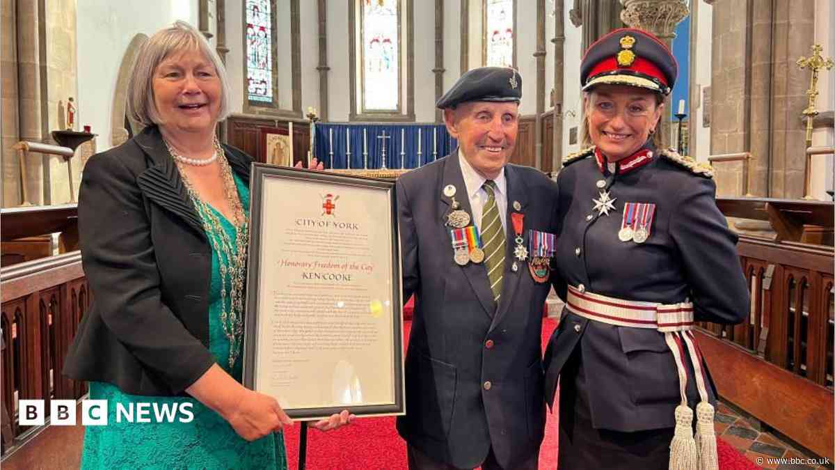 D-Day veteran presented with Freedom of City
