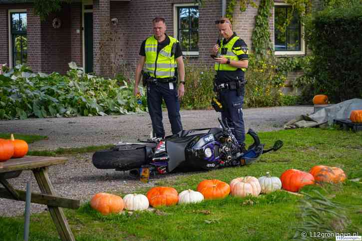 Motorrijder belandt tussen pompoenen na aanrijding in Den Horn