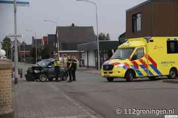 Auto en brommobiel botsen op kruising in Veendam
