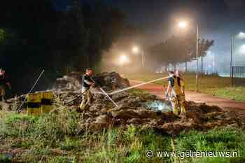 Brandende hooibalen zorgen voor rook over snelweg