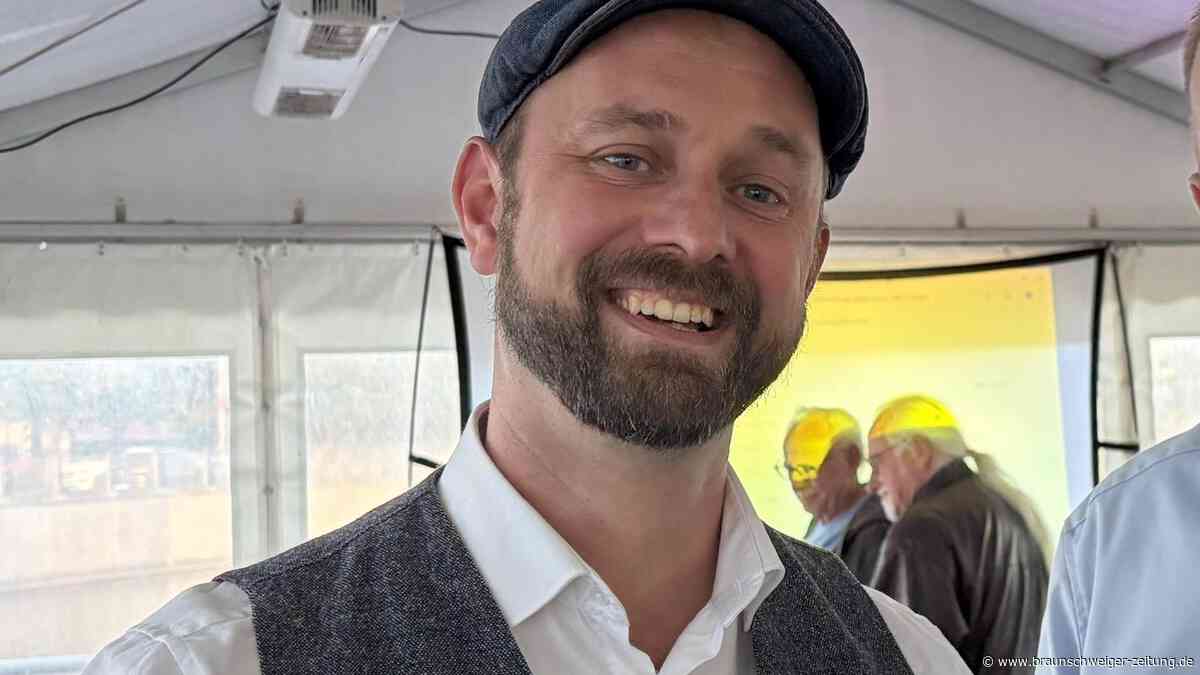 Der künftige Helmstedter Landrat trägt Mütze: Malte Schneider gewinnt Stichwahl