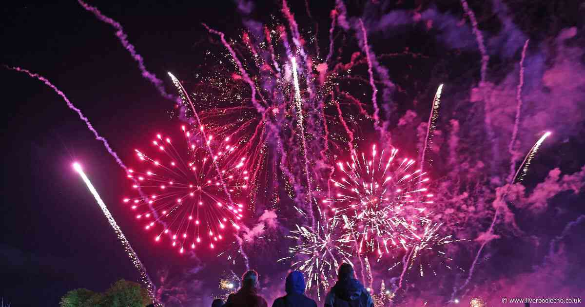Amazing photographs shows moment Southport firework display lights up sky
