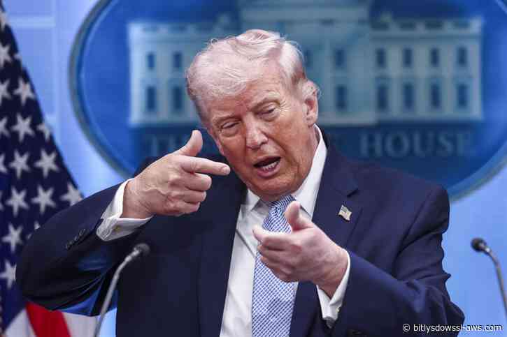 Trump insinúa que sustituirá la sala de prensa de la Casa Blanca por una piscina