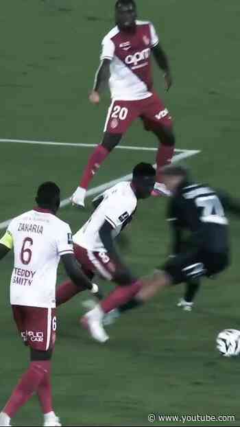 Too easy  😎 #ligue1mcdonalds  #football #ligue1 #sports #soccer #footballshorts #shorts #skills