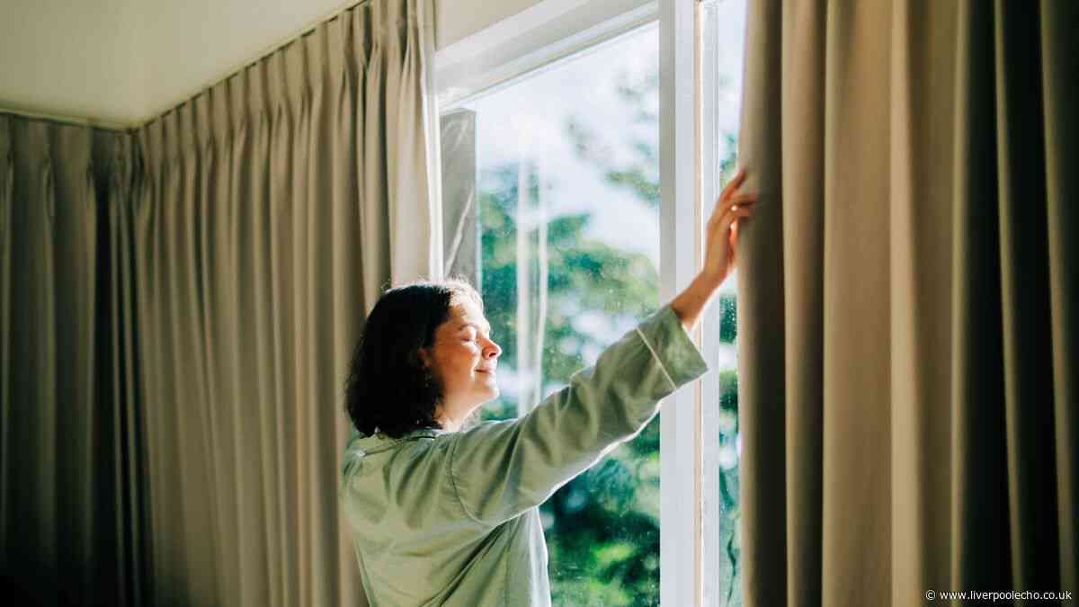 Keep curtains dust-free without a washing machine using 1 simple cleaning hack