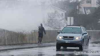 Northeast U.S. pummelled by wind and floods from deadly nor'easter