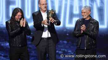 Nirvana Accept MTV Video Vanguard Award — Without a Performance