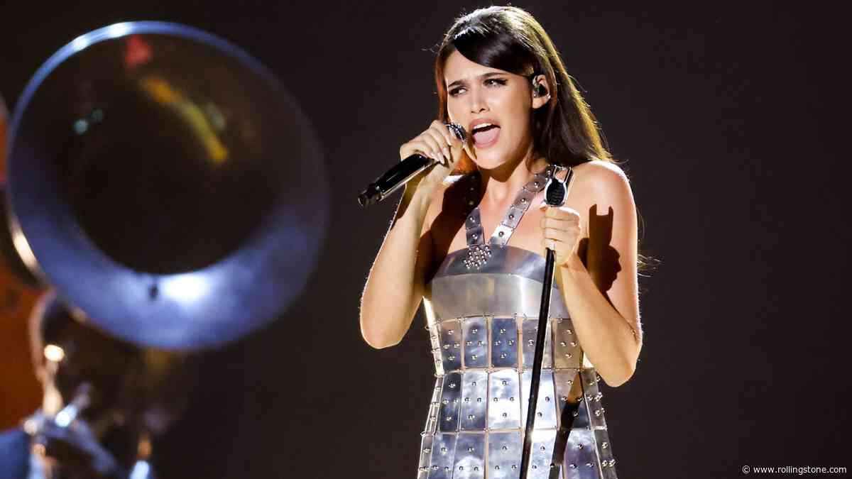 Sienna Spiro Lives Up to ‘Great Expectations’ With Debut MTV VMAs Performance