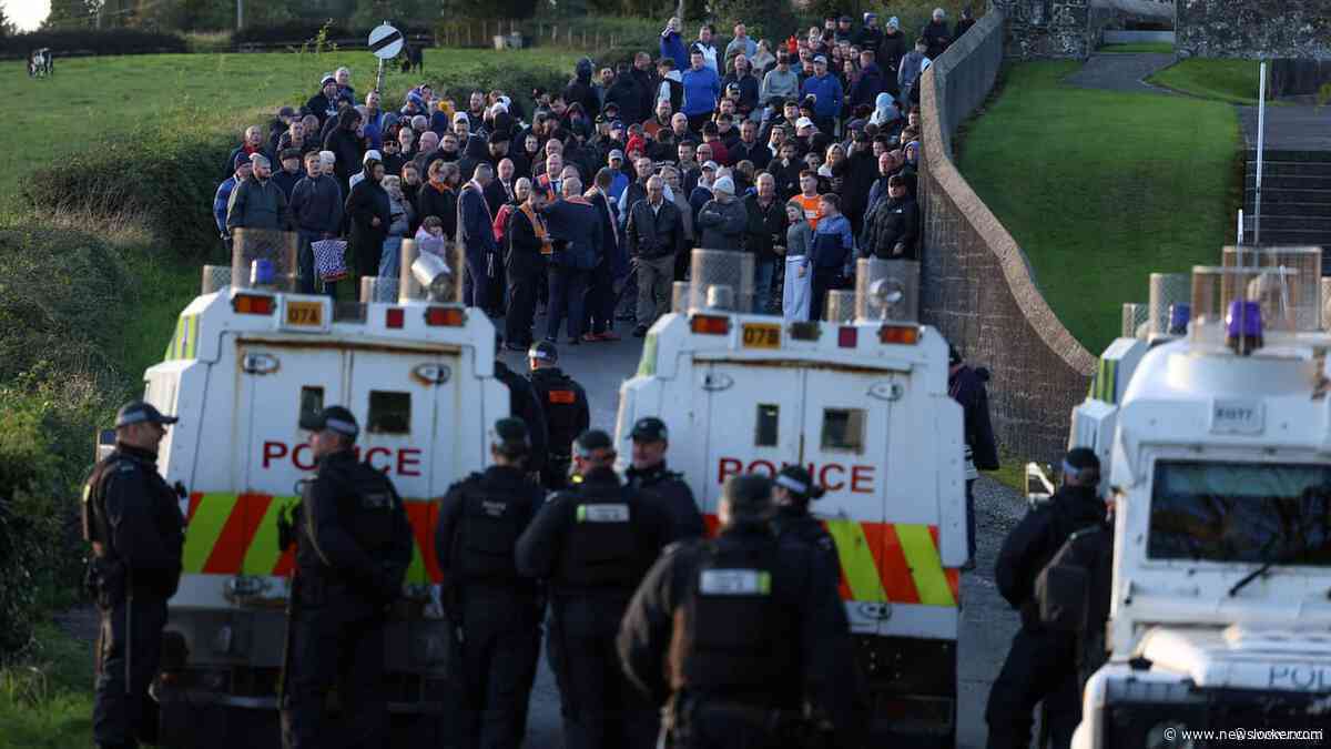Demonstranten verlaten straat omstreden Oranjemars Noord-Ierland