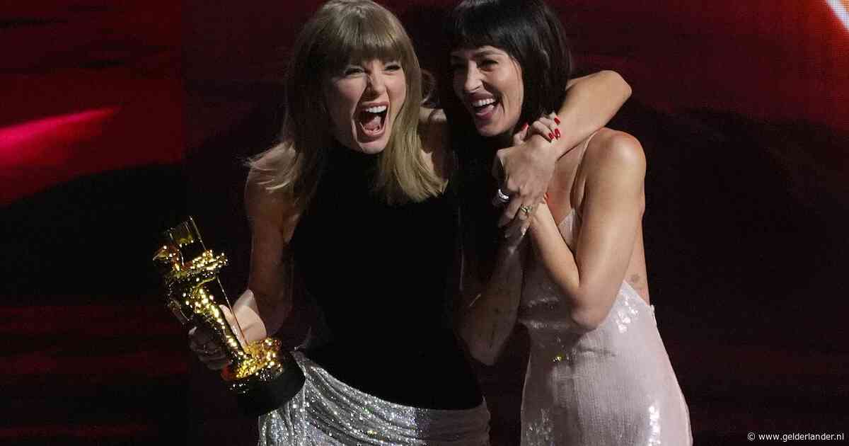 Taylor Swift meest bekroonde artiest ooit bij MTV VMA’s, draagt ​​prijs op aan Dolly Parton