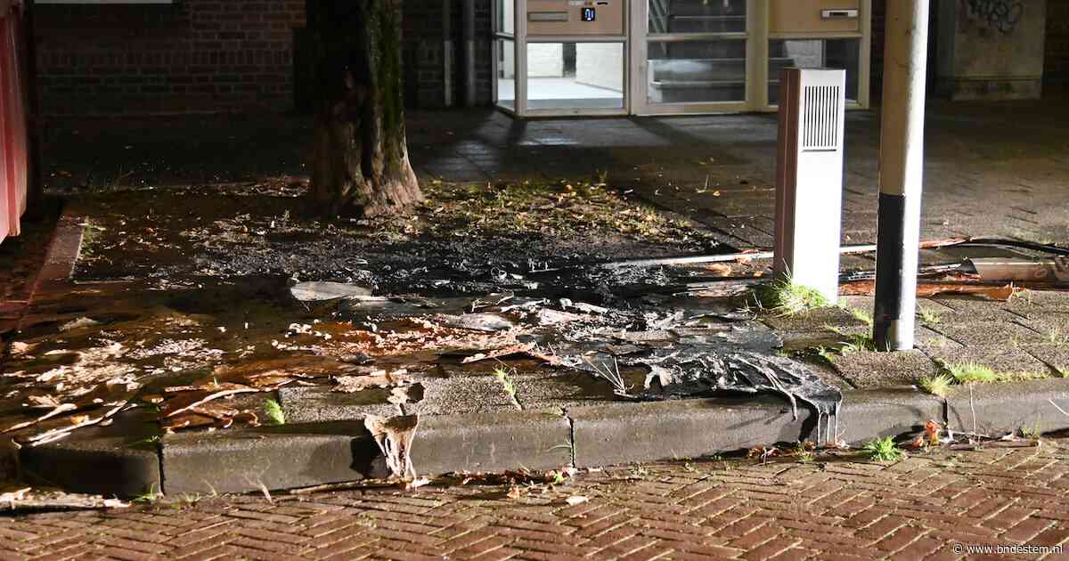 Weer dixi in vlammen opgegaan in Breda: politie zoekt verdachten