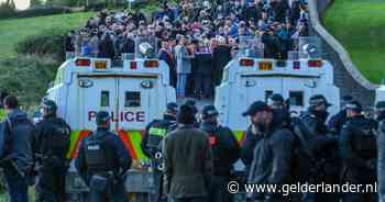 Demonstranten verlaten straat na blokkeren omstreden Oranjemars Noord-Ierland