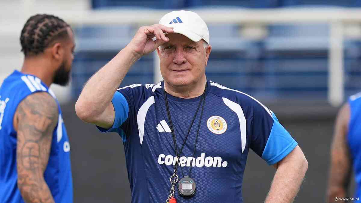 Dick Advocaat viert 79e verjaardag met klinkende zege van Curaçao