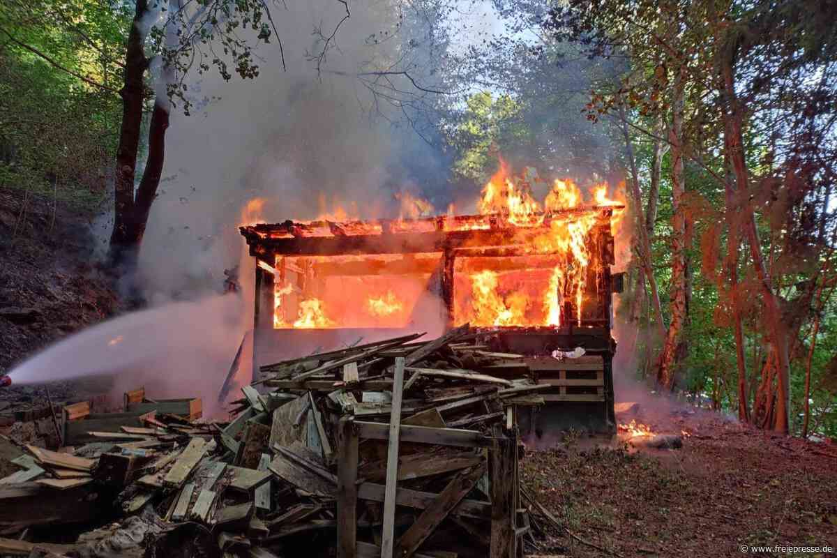 Gartenhaus am Mylauer Wanderweg in Vollbrand