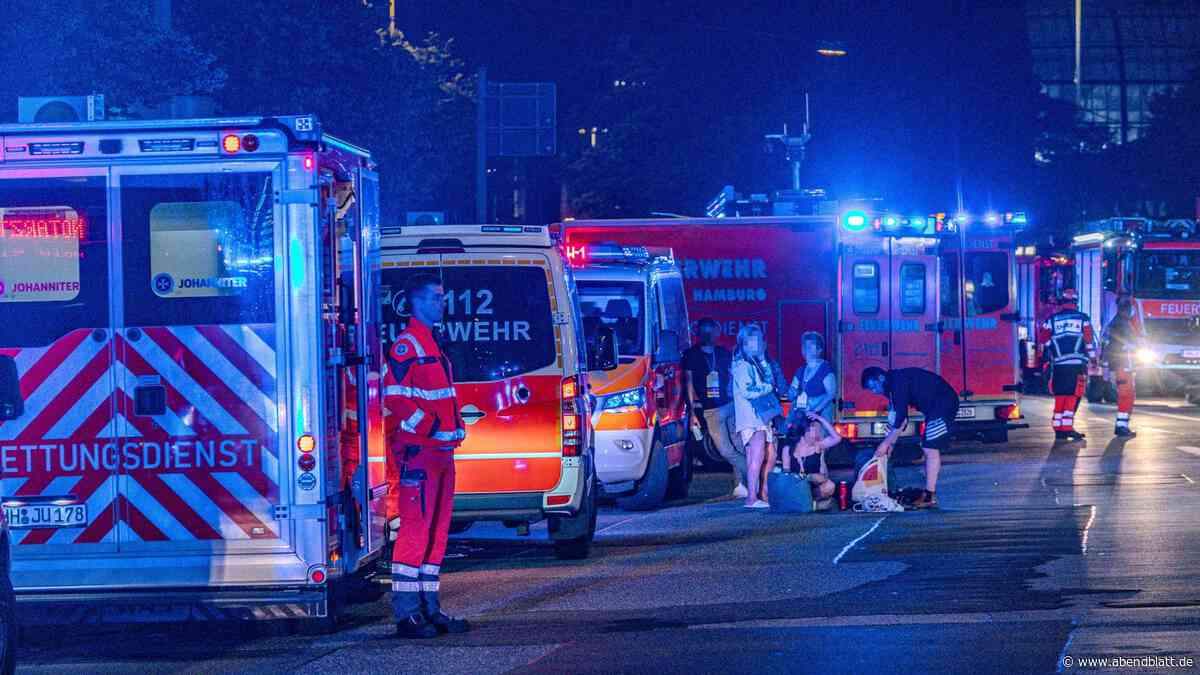 Wieder steht ein Auto in Billstedt in Flammen: Chevrolet brennt vollständig aus