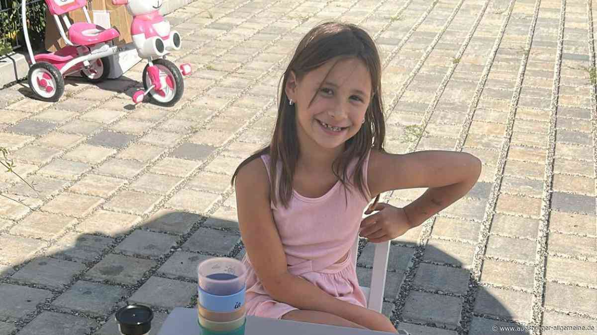 Mit selbst gepresstem Apfelsaft unterstützt die achtjährige Alishia aus Eresing krebskranke Kinder