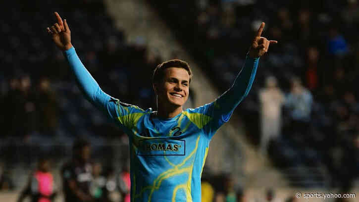 Barcelona could benefit from Manchester City’s uncertainty over American wonderkid’s transfer