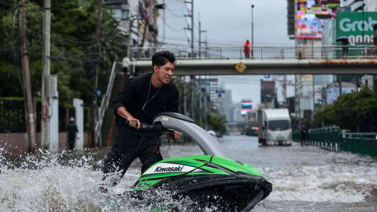 Riskante Fahrt durch Bangkoks Wasser: Mann nach Jet-Ski-Fahrt verhaftet