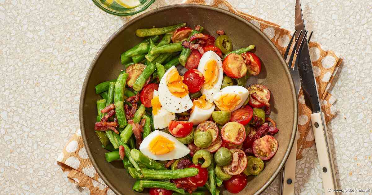 Wat Eten We Vandaag: Sperziebonensalade met tomaat, olijven, spekjes en ei
