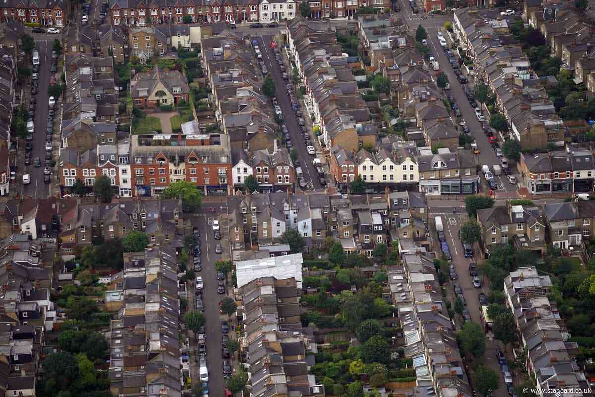 Water outage LIVE: Huge leak cuts supply to thousands of homes across five London boroughs