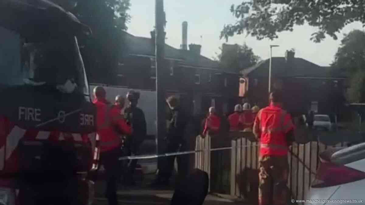 Atherton street cordoned off after suspect climbs onto roof of house