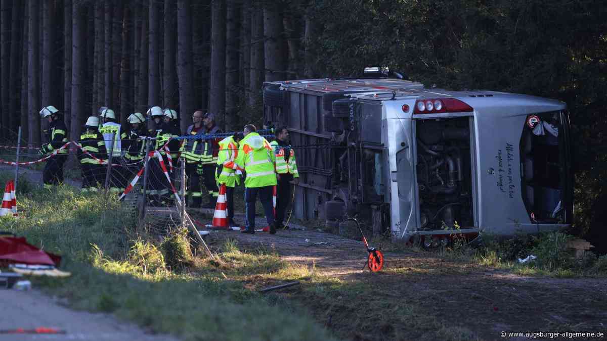 Zwei Menschen sterben bei Busunglück auf der A96: So lief der Rettungseinsatz ab